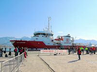 La nave Life Support nel porto di Marina di Carrara