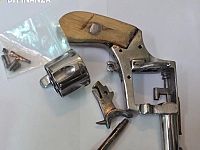 La pistola sequestrata