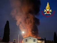 Fuoco e fumo nel buio