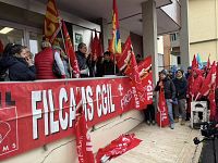 Il presidio dei lavoratori a Firenze