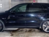 Una delle auto sequestrate