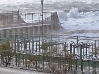 Il gabbione dei Bagni Pancaldi a Livorno crollato con la mareggiata