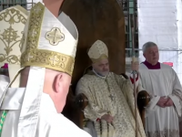 Il vescovo di Massa Carrara e Pontremoli Mario Vaccari