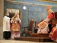 La messa solenne con il cardinal Bagnasco