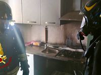 I vigili del fuoco sul luogo dell'incendio
