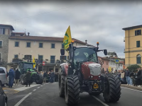 I trattori in piazza per la cerimonia