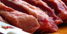 Dipendente infedele ruba 7 chili di carne sul posto di lavoro