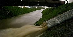Fiumi e canali gonfi di pioggia, idrovore in azione