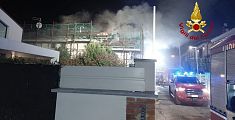 Scoppia l'incendio nel cantiere di un'abitazione