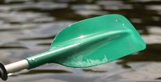 Bloccato in laguna col kayak rischia di annegare