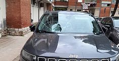 Raid vandalico contro le auto in sosta