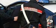 Uccide la moglie poi chiama i carabinieri