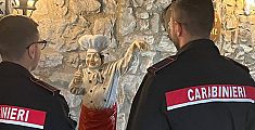 Rubano la statua del cuoco, denunciati 6 giovani
