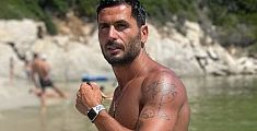 Tentatore toscano sulla spiaggia di Temptation Island