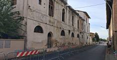 Riapre la via dopo il crollo del fabbricato