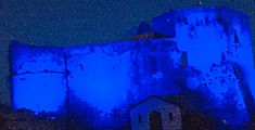 il castello Aghinolfi illuminato di blu