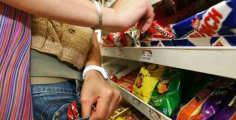 Col caro spesa boom di furti nei supermercati