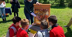 Studenti a lezione di apicoltura urbana