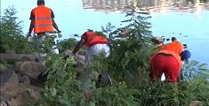 Migranti e cittadini puliscono il bacino di Roffia