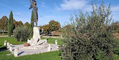 Proposta, monumenti i blu per le vittime di guerra