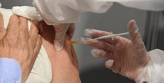 Vaccini Covid, aprono le prenotazioni per la quarta dose