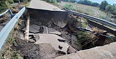 Maltempo, crolla un ponte sulla provinciale