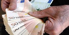 Trova mille euro, la pensione persa da un anziano