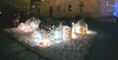 Luci di alabastro in piazza dei Priori