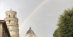 Un doppio arcobaleno sulla città