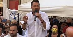 Salvini, applausi e contestazioni