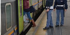 Molestie in serie sui treni regionali, donne sotto choc