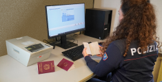 Valanga di richieste l'Ufficio passaporti apre di domenica