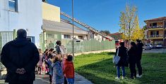 Incendio all'asilo, evacuati i piccoli alunni