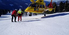 Cade nello slalom gigante, sciatore soccorso in pista