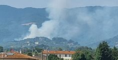 La Toscana brucia ancora, paura in pineta Mugello