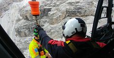 Corde incastrate fra le rocce, alpinista toscano bloccato sulla Marmolada