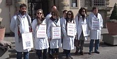 Siena Biotech, la protesta dei camici bianchi