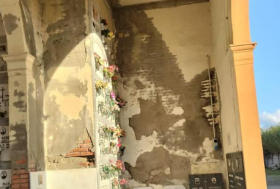 Un'interrogazione per il degrado al cimitero