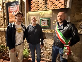 Al centro Vannini col sindaco Baroncelli e Taddeo Lensi