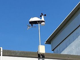 Monitorare pioggia e aria con 5 stazioni meteo