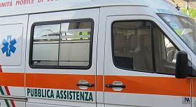 Irrompe nella pubblica assistenza per rubare