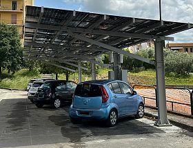 Pensilina fotovoltaica per la ricarica del bus