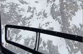 Alpinisti in cordata cadono per 30 metri