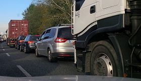 Code chilometriche per un'auto in fiamme in FiPiLi