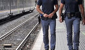 Tragedia sui binari, muore un uomo
