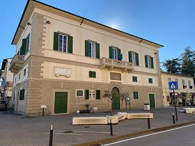 Scuole chiuse per il referendum, biblioteca aperta