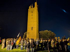 Una fiaccolata nel borgo contro il riarmo