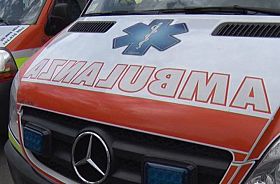Auto investe pedoni, tre in ospedale