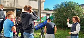 Studenti del Cerboni ad osservare il cielo