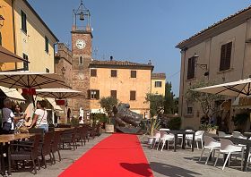 Verde, qualità e Teatro del silenzio, la ricetta del turismo